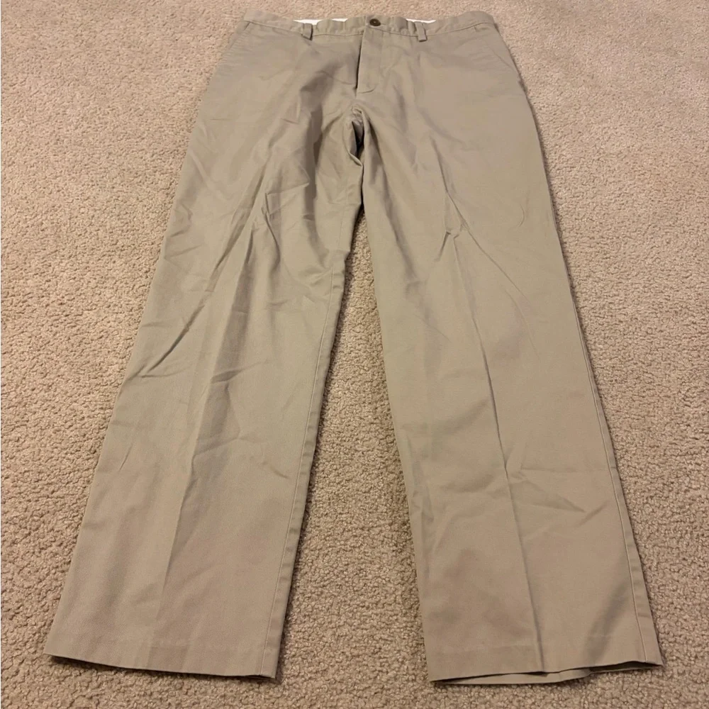 Dockers Men's relaxed fit Khaki Chinos